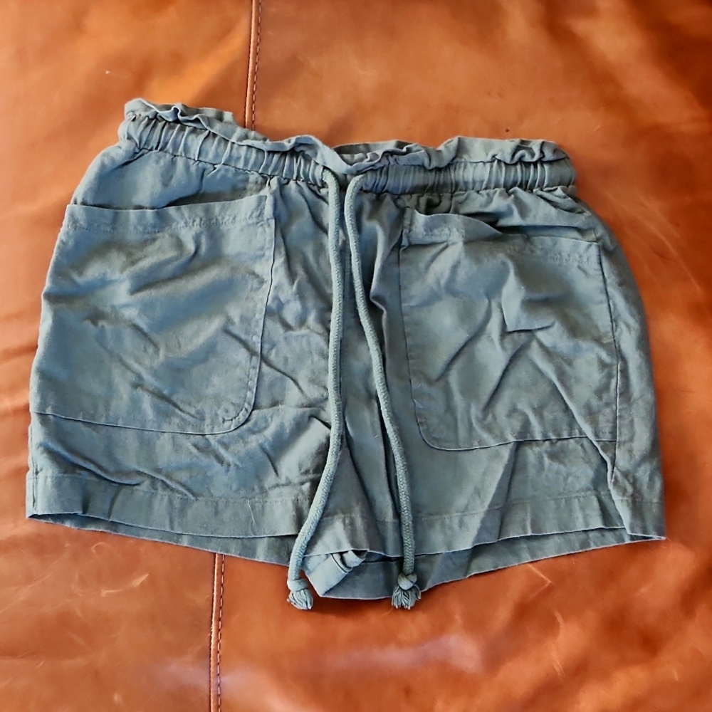 Universal Thread, shorts, size small, drawstring, green, ruffled at the waist